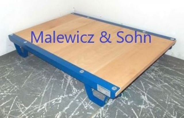 Stahlblechpalette mit Holzfläche