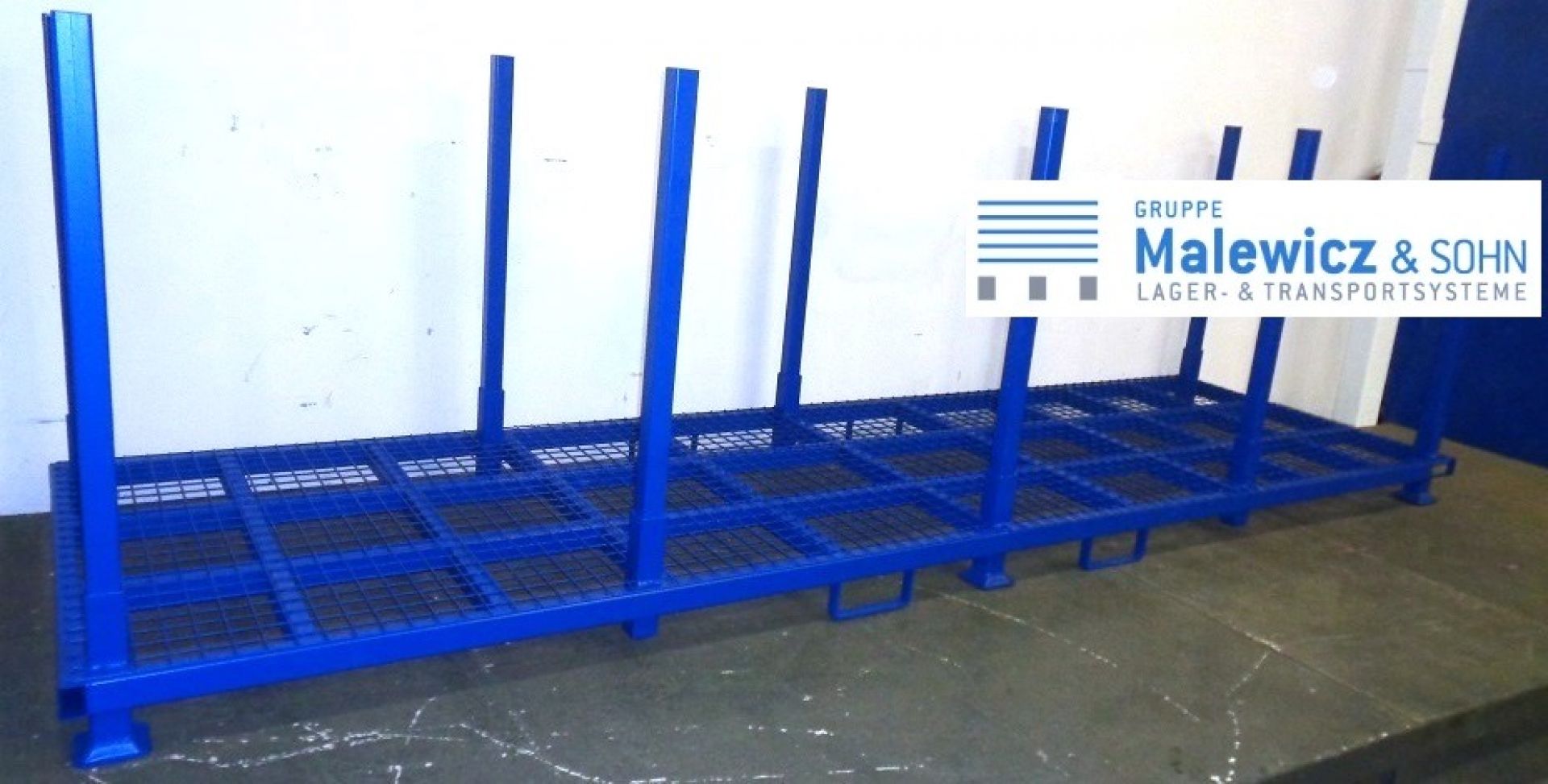 Langgutpalette mit Rungen und Bodengitter