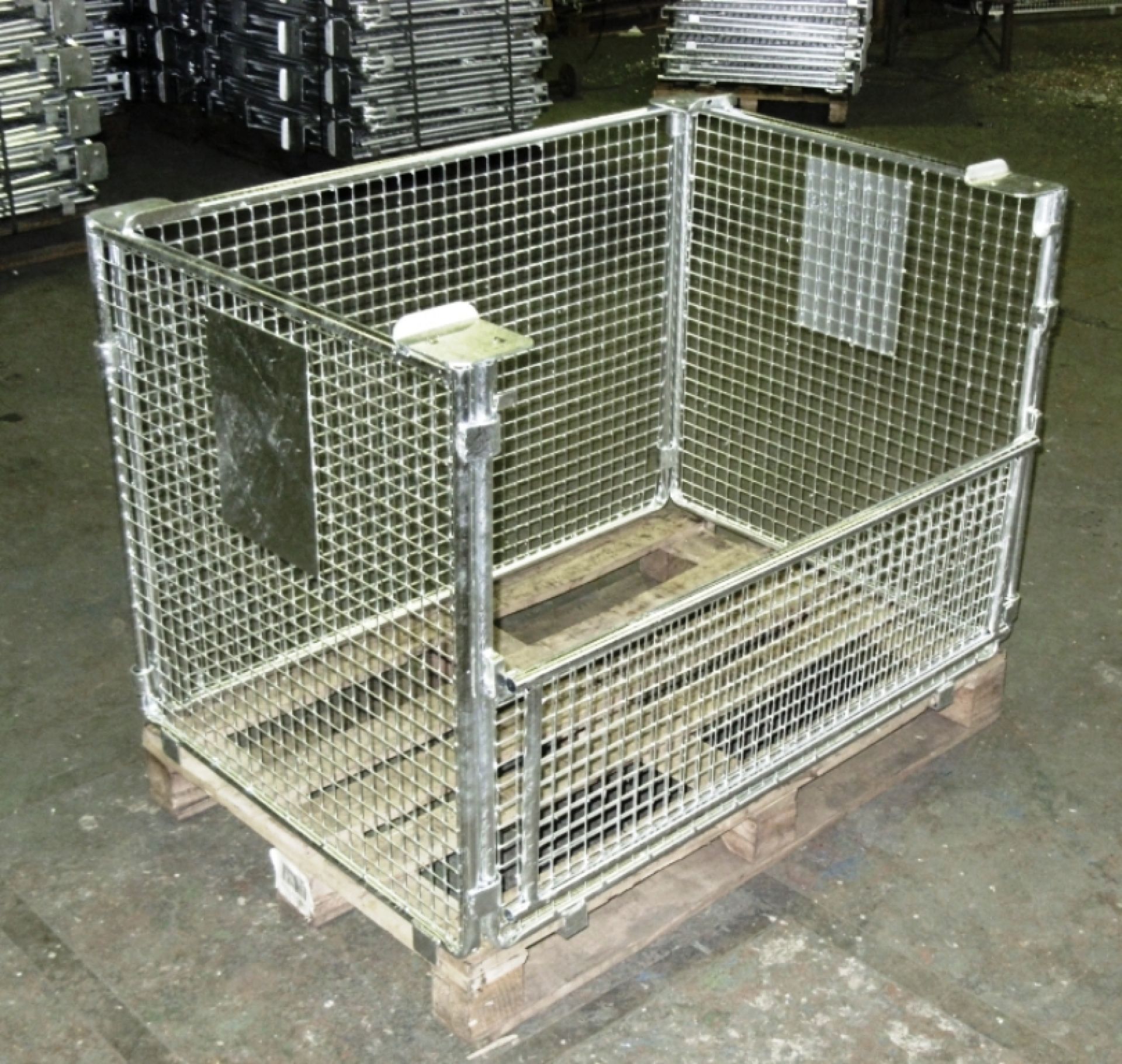 Gitteraufsatzrahmen mit Gitter und halber Klappe