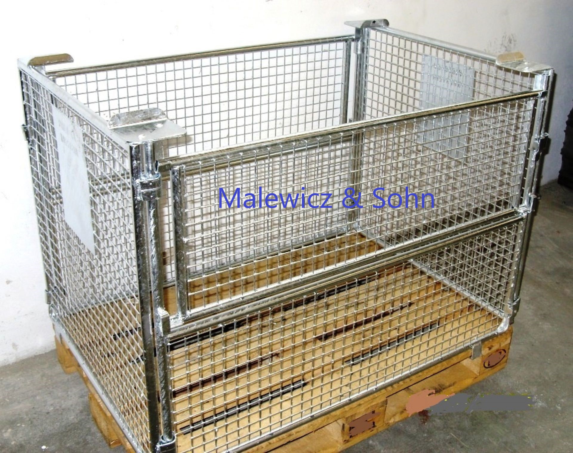 Gitteraufsatzrahmen mit Klappen