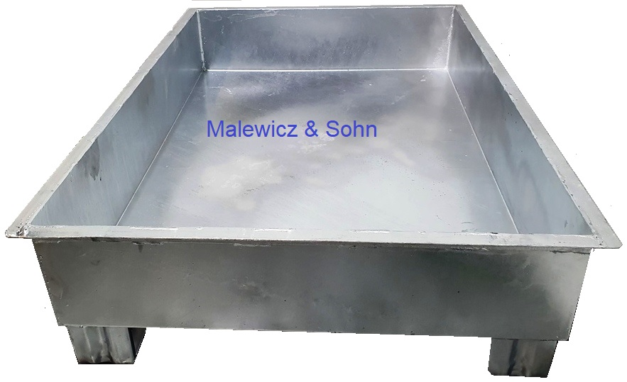 Palette-mit-Bodenwanne-von-Malewicz-441208030-02