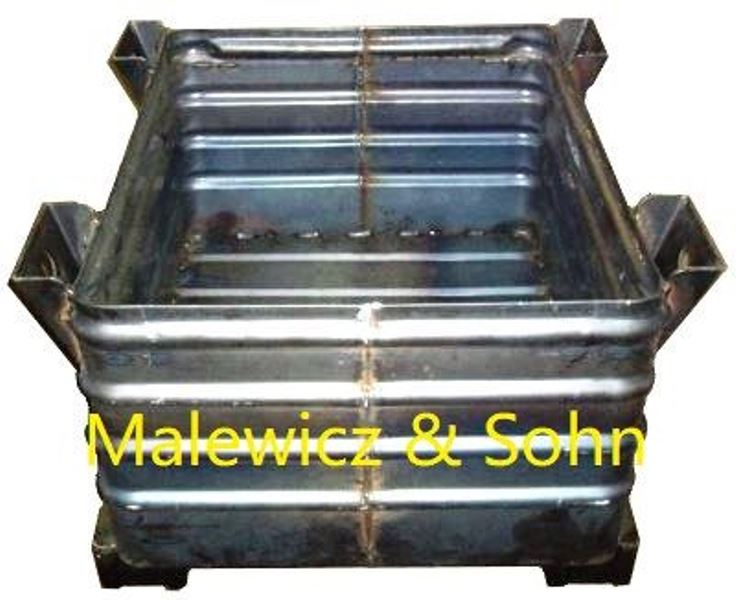 Recyclingbehälter mit Kranösen