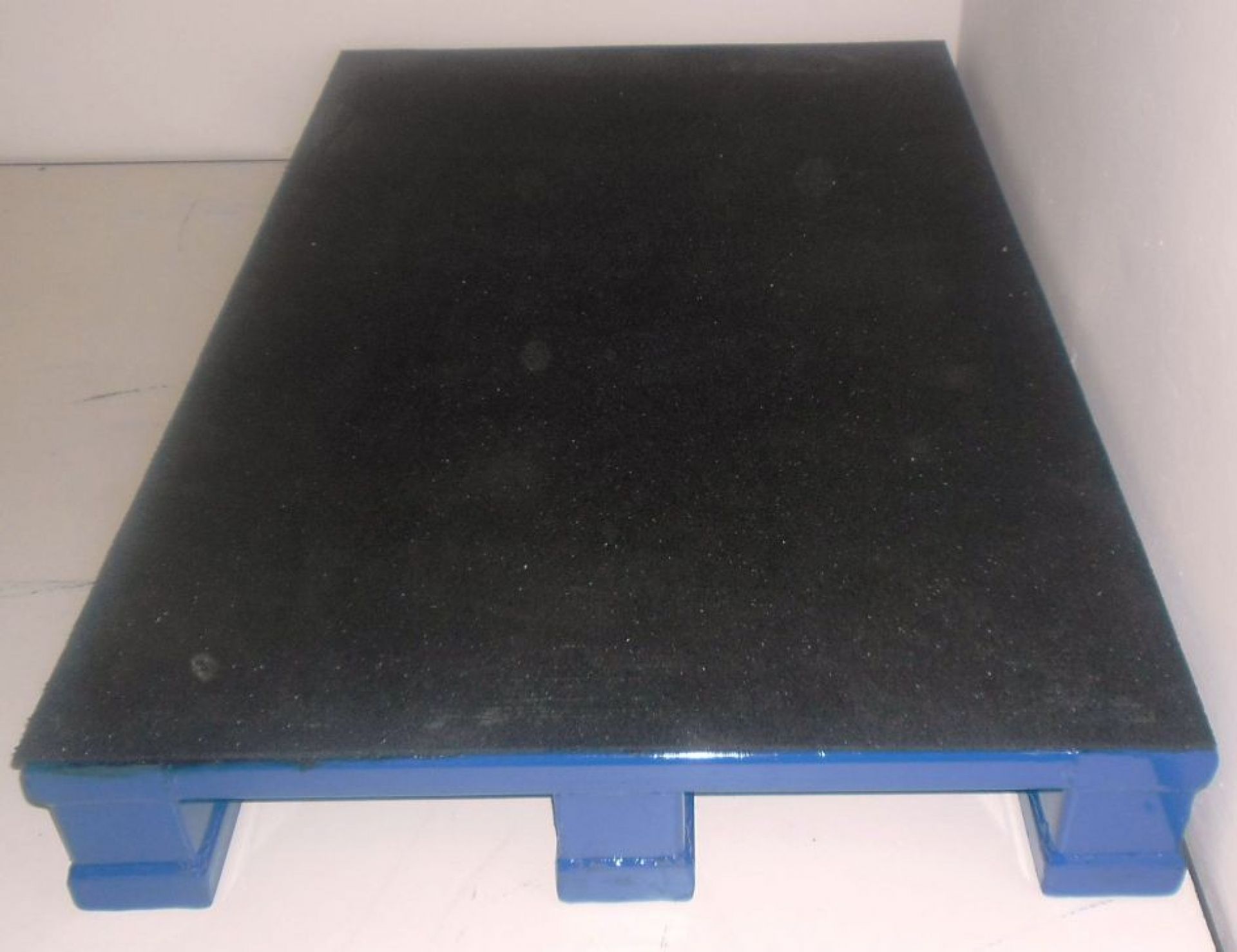Schwerlastpalette bis 6 t mit Gummiauflage 